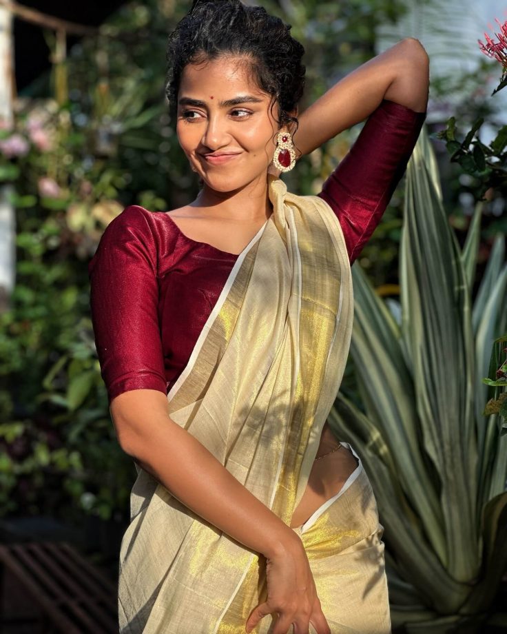 South Indian Stars Shine in White Sarees with Contrast Blouses for Onam 2025 965867