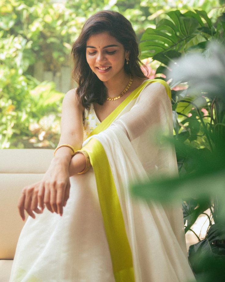 South Indian Stars Shine in White Sarees with Contrast Blouses for Onam 2025 965850