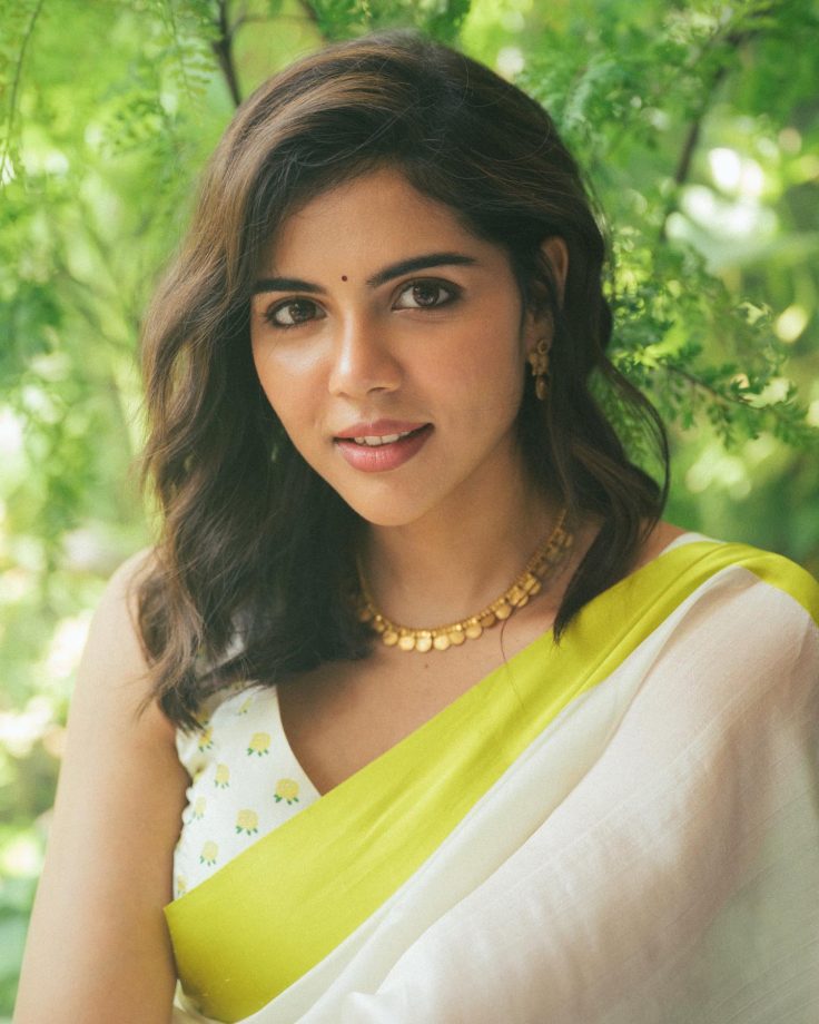 South Indian Stars Shine in White Sarees with Contrast Blouses for Onam 2025 965854