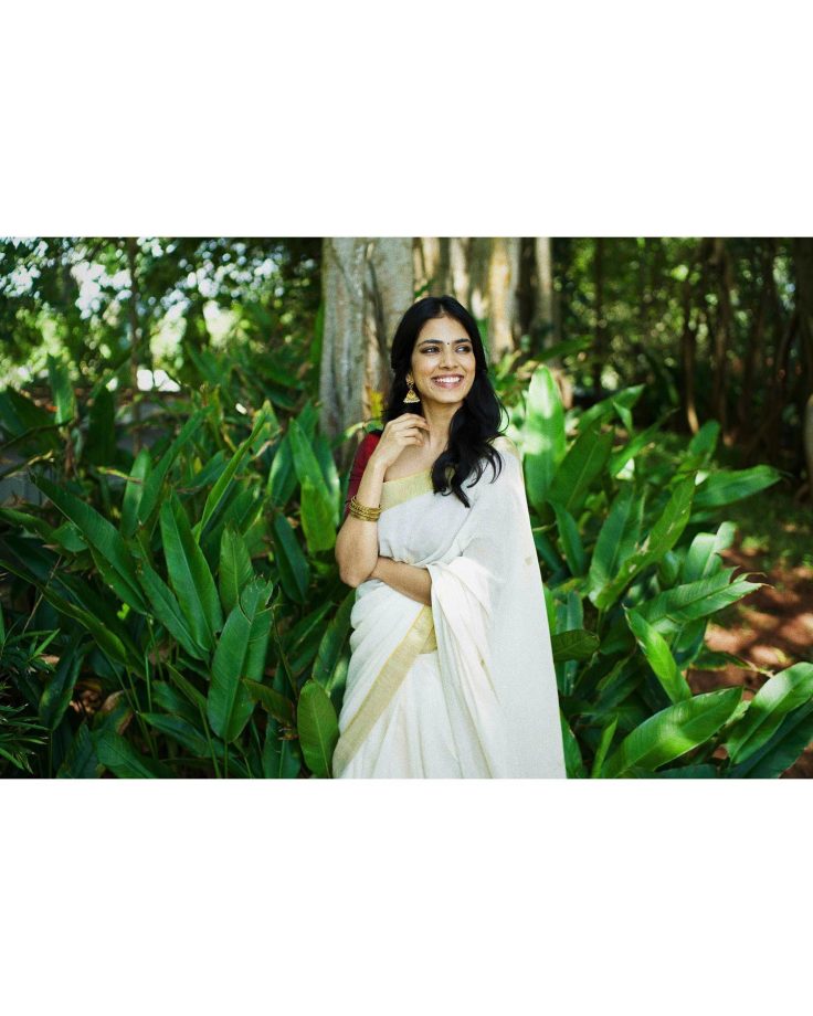 South Indian Stars Shine in White Sarees with Contrast Blouses for Onam 2025 965857