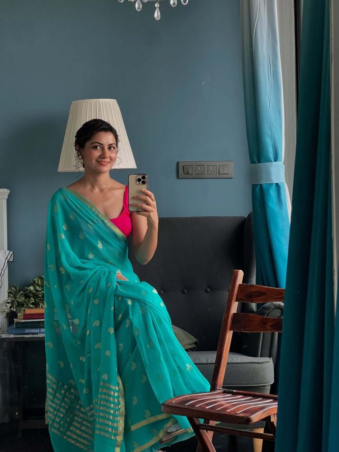 Sriti Jha's Vision of Grace in a Traditional Saree 968020