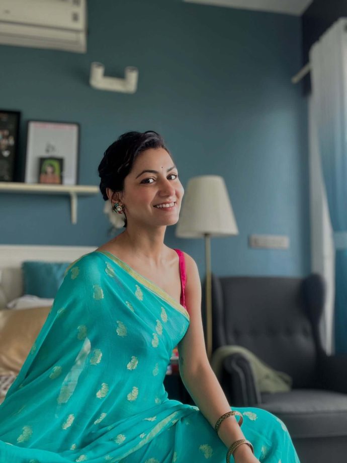 Sriti Jha's Vision of Grace in a Traditional Saree 968022