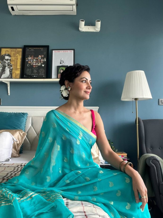 Sriti Jha's Vision of Grace in a Traditional Saree 968017