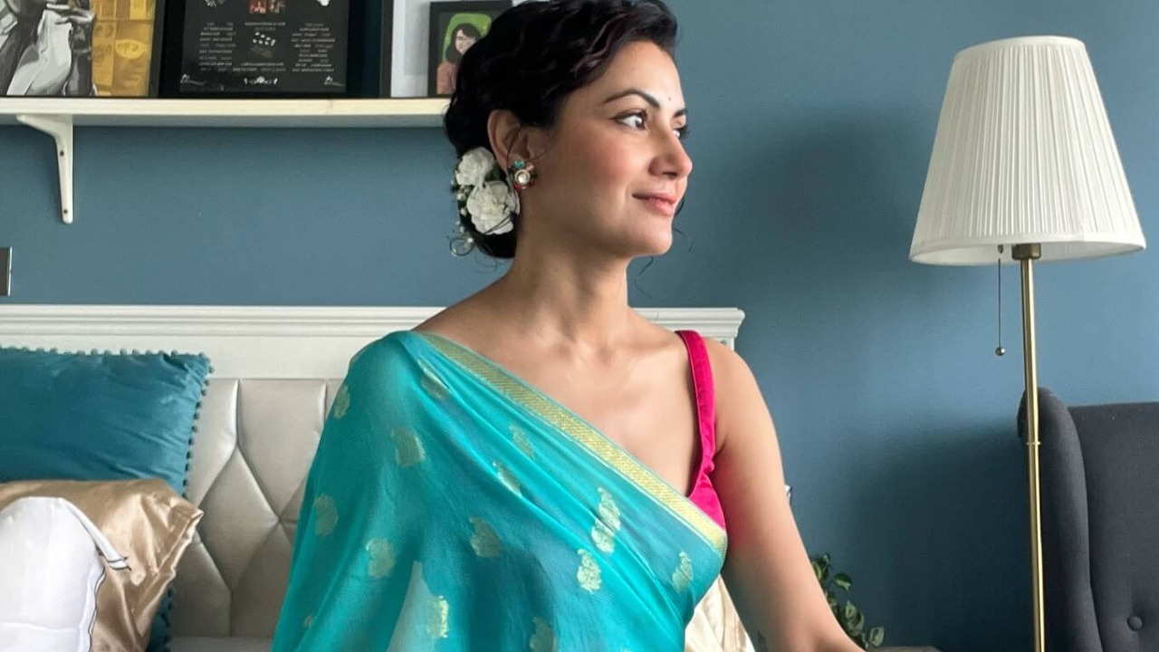 Sriti Jha's Vision of Grace in a Traditional Saree 968023