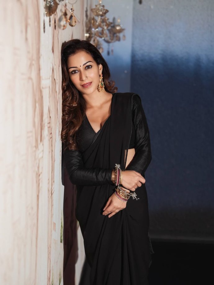 Sunayana Fozdar Radiates Timeless Charm in Black Sheer Saree 970049