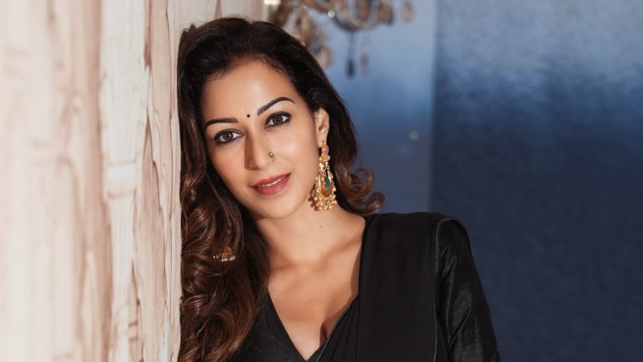 Sunayana Fozdar Radiates Timeless Charm in Black Sheer Saree 970050