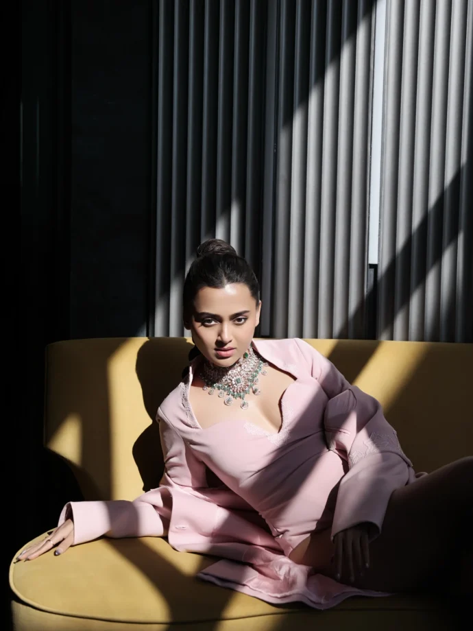 Tejasswi Prakash – A Mesmerizing Fusion of Glamour and Elegance 970232