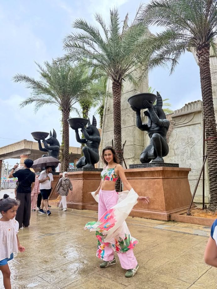 Tejasswi Prakash Serves Vacation Glam in Playful Florals 967395