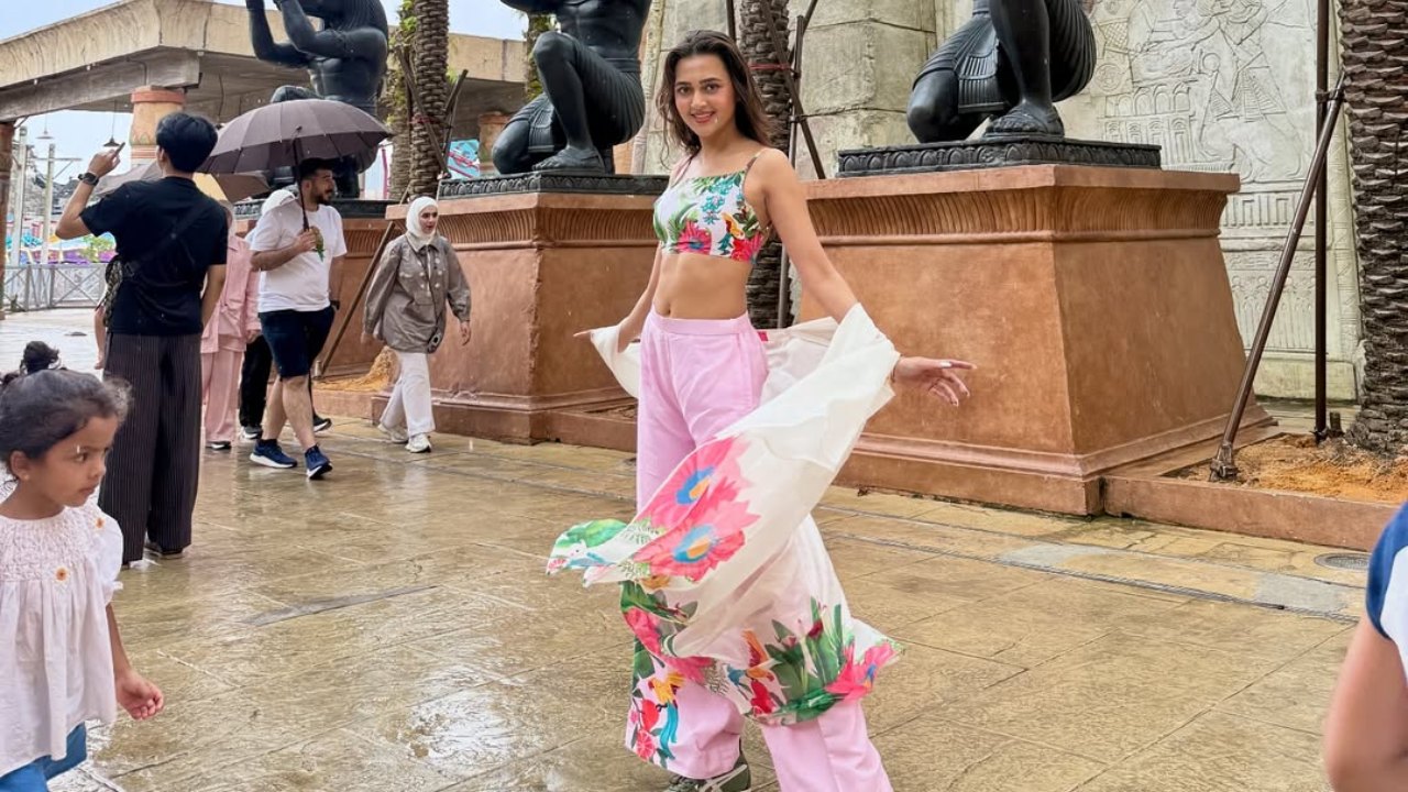 Tejasswi Prakash Serves Vacation Glam in Playful Florals 967389