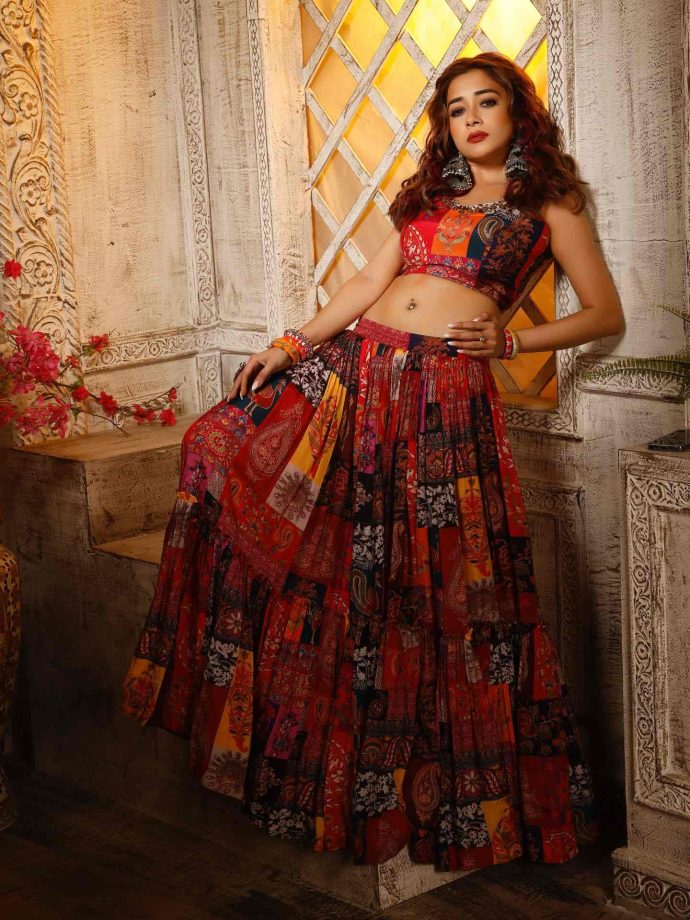 Tina Datta's Festive Glamour Redefined In Red 967969