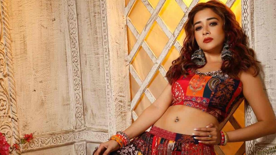Tina Datta's Festive Glamour Redefined In Red 967970