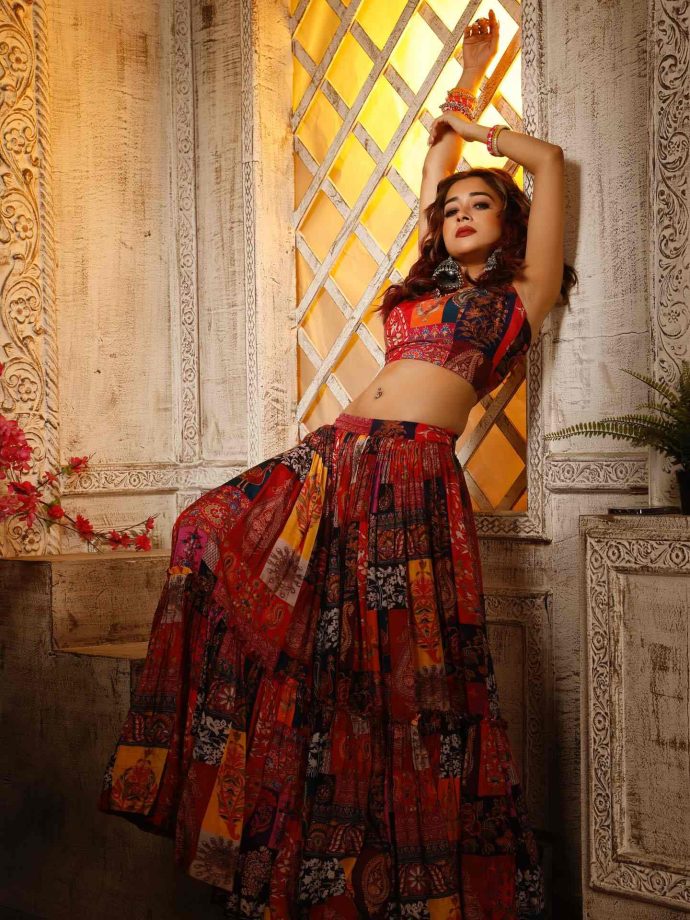 Tina Datta's Festive Glamour Redefined In Red 967964