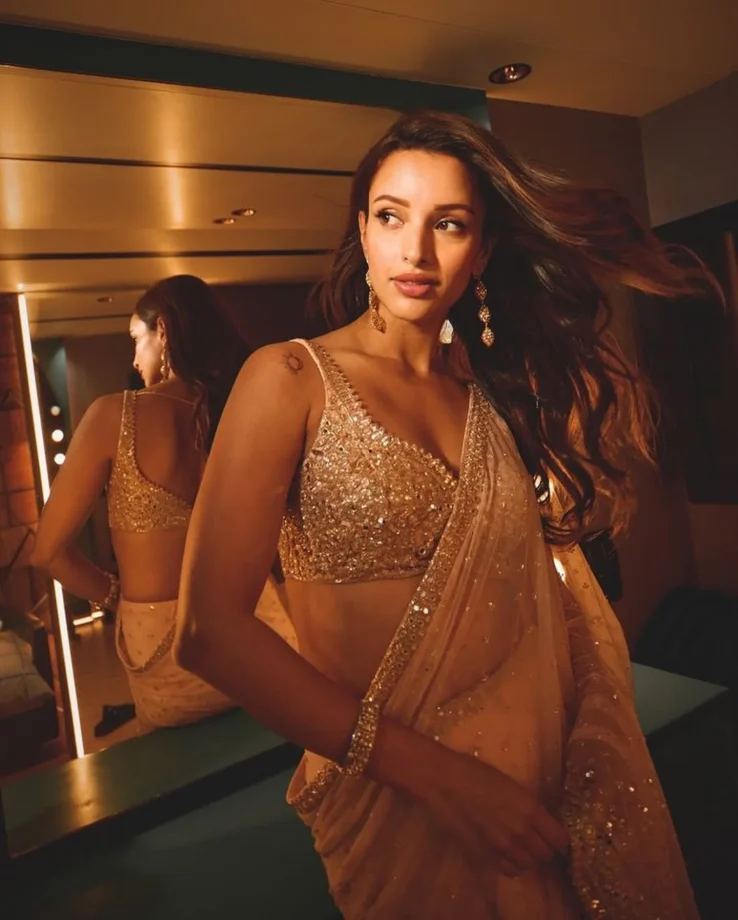 Tripti Dimri's Glimpse of Glamour in a Beige Saree 967978
