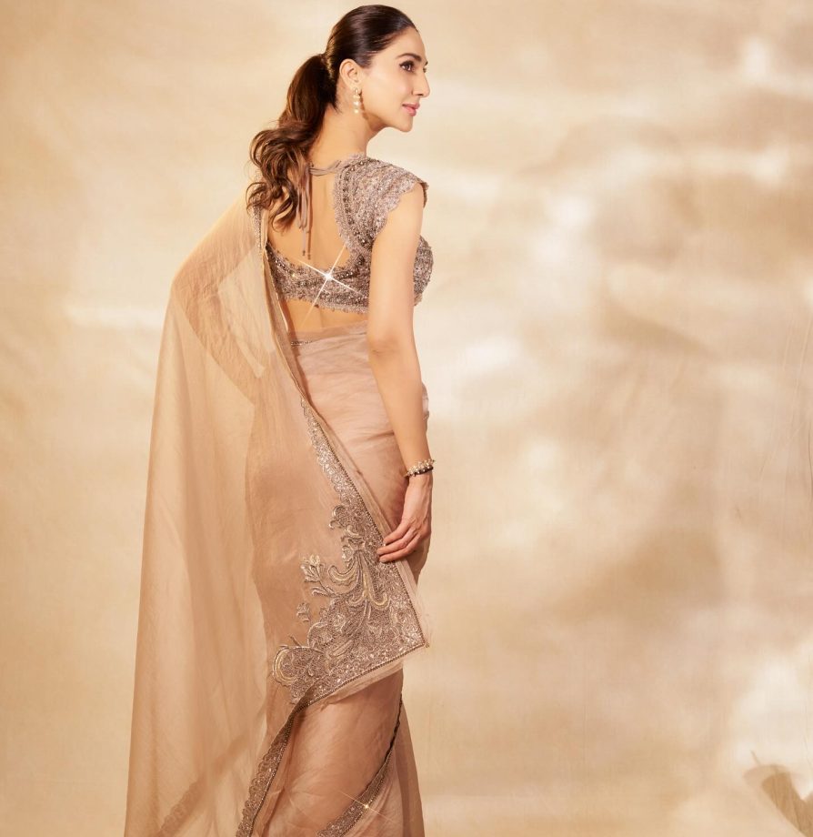 Vaani Kapoor – Radiating Elegance in a Timeless Saree 970252