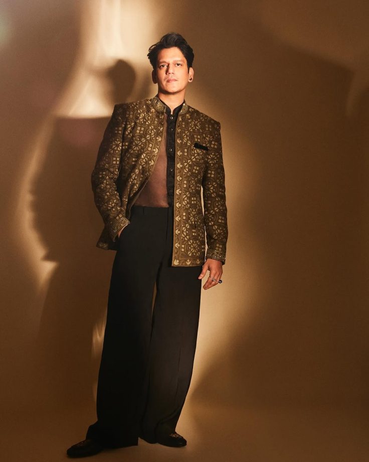 Vijay Varma's Festive Fashion: 5 Looks to Steal This Season 970524