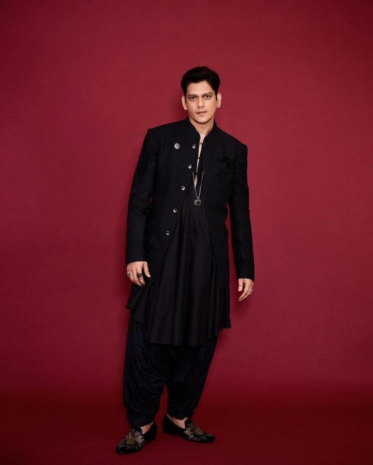 Vijay Varma's Festive Fashion: 5 Looks to Steal This Season 970526