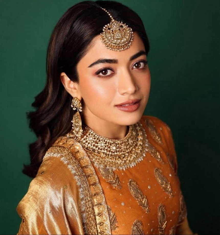 5 Stunning Looks of Asharfi girl Rashmika Mandanna, this Dhanteras 973101