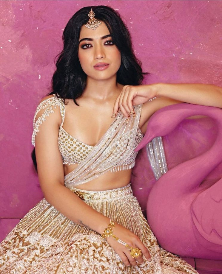 5 Stunning Looks of Asharfi girl Rashmika Mandanna, this Dhanteras 973103