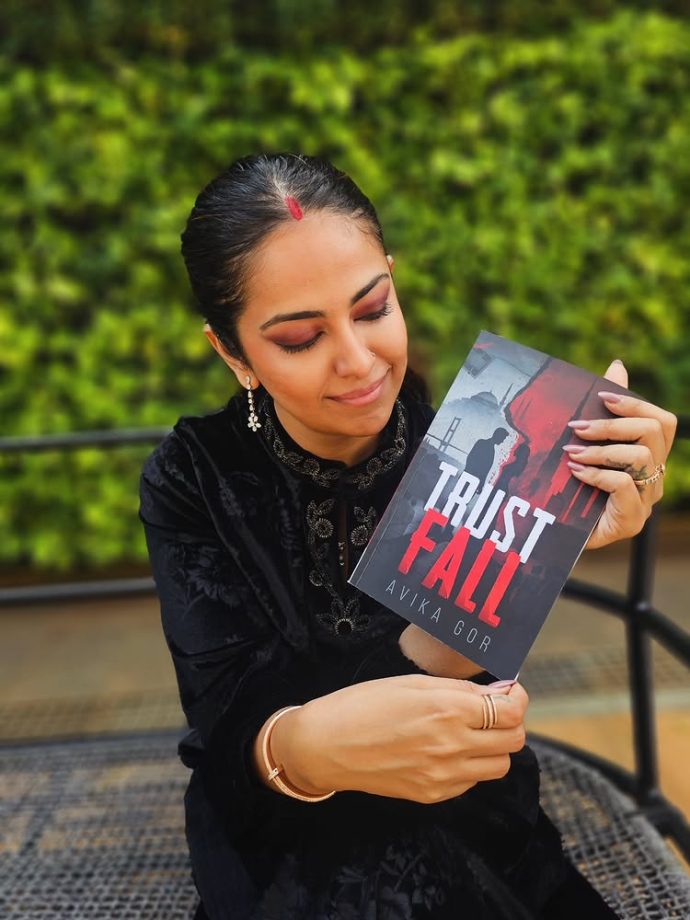 Actress To Author: Pati Patni Aur Panga's Avika Gor Pens Her First Book 'Trust Fall' 974013