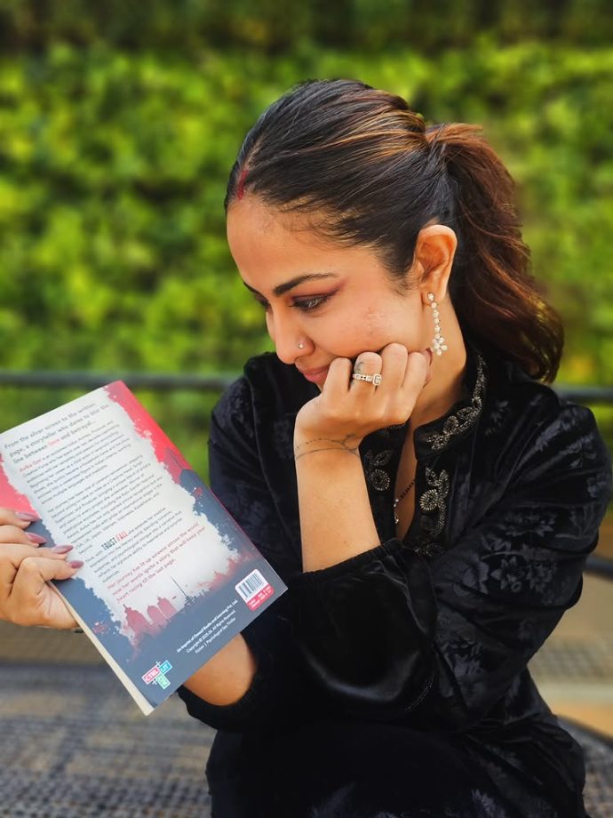 Actress To Author: Pati Patni Aur Panga's Avika Gor Pens Her First Book 'Trust Fall' 974014