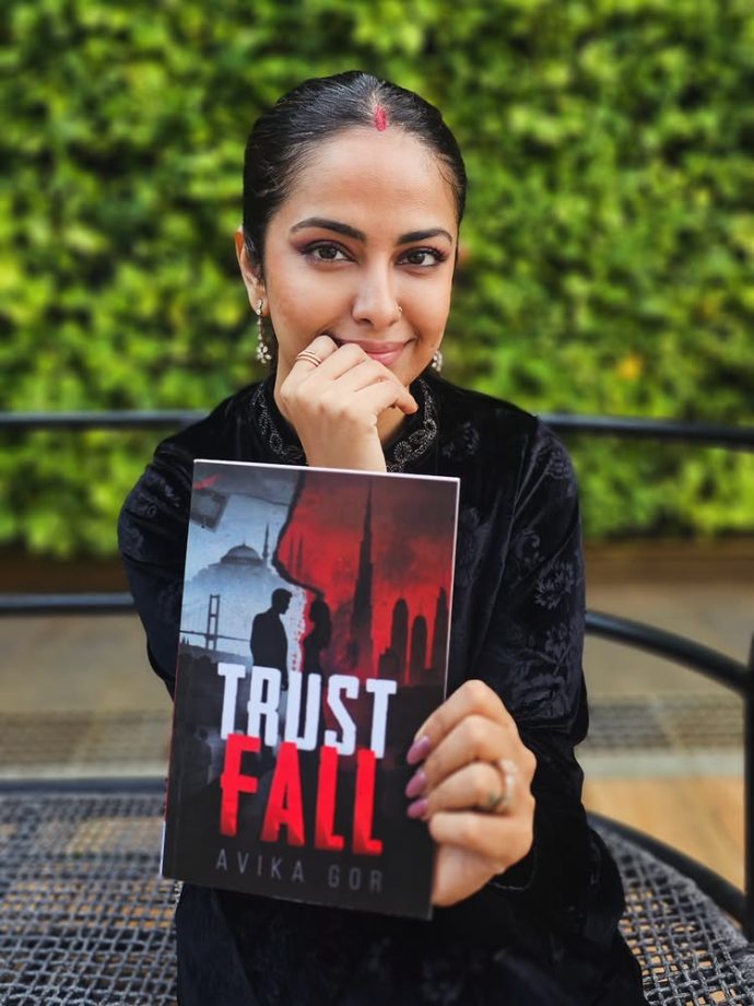 Actress To Author: Pati Patni Aur Panga's Avika Gor Pens Her First Book 'Trust Fall' 974015