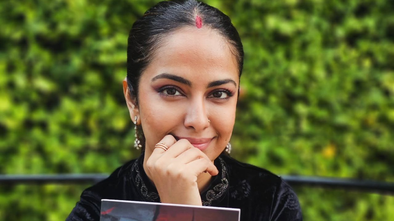 Actress To Author: Pati Patni Aur Panga's Avika Gor Pens Her First Book 'Trust Fall' 974010