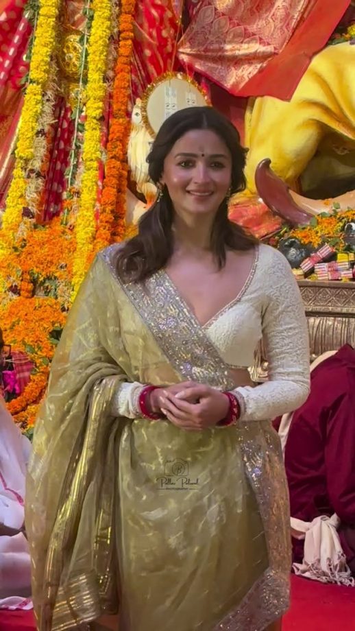 Alia Bhatt’s Radiant Durga Puja Look Steals the Show 970861