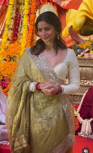 Alia Bhatt’s Radiant Durga Puja Look Steals the Show 970862