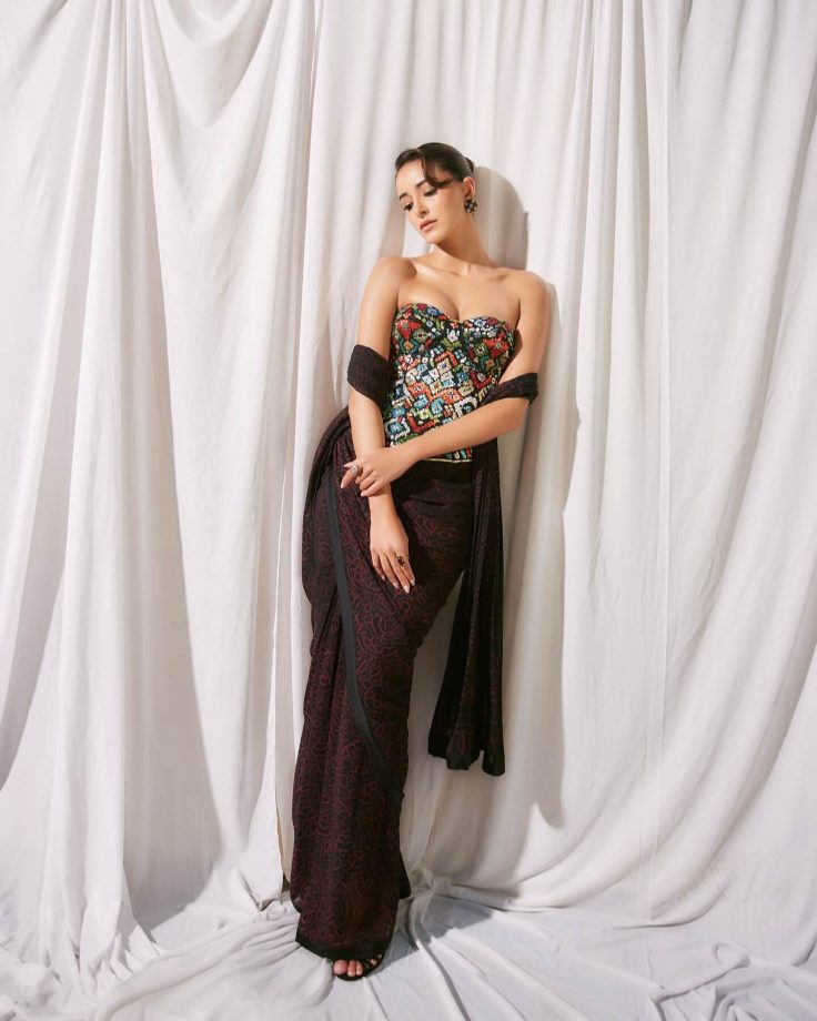 Ananya Panday Blends Tradition and Modernity in an Off-Shoulder Ensemble 973739