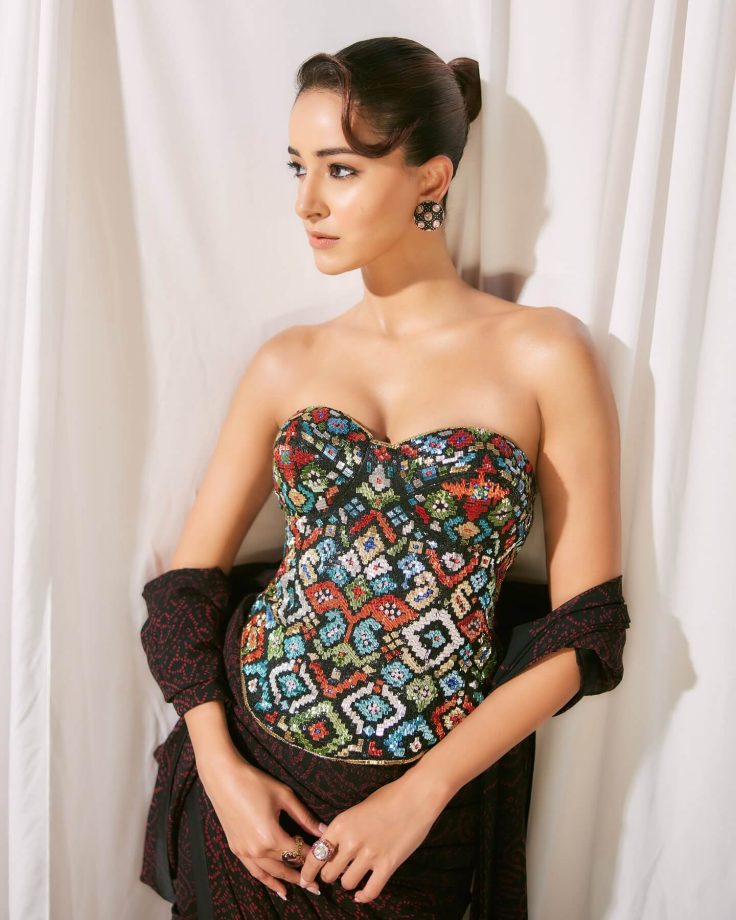 Ananya Panday Blends Tradition and Modernity in an Off-Shoulder Ensemble 973740