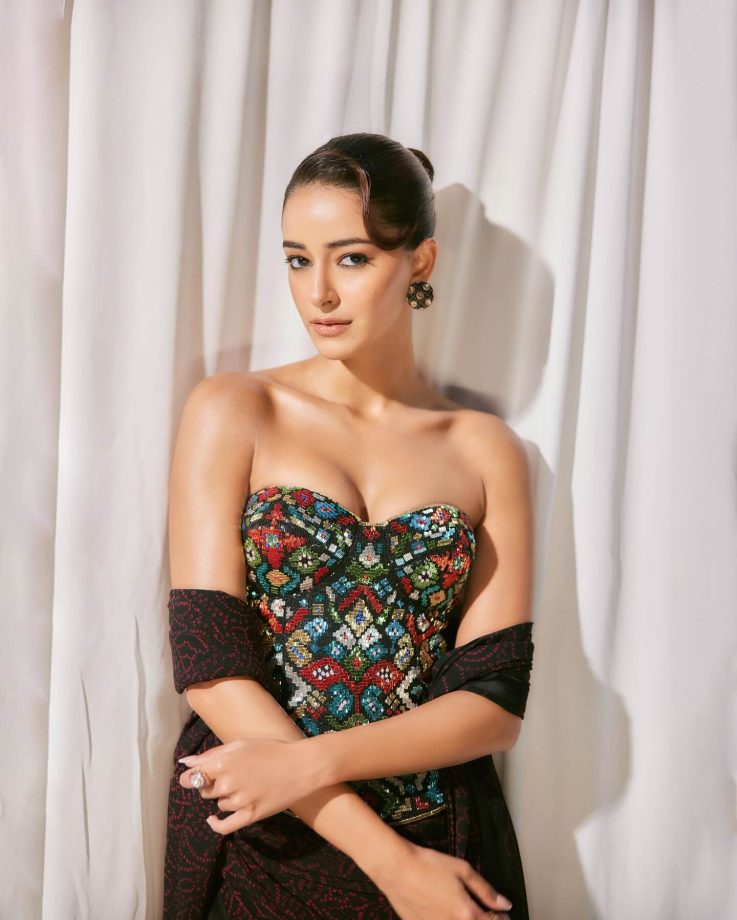 Ananya Panday Blends Tradition and Modernity in an Off-Shoulder Ensemble 973742