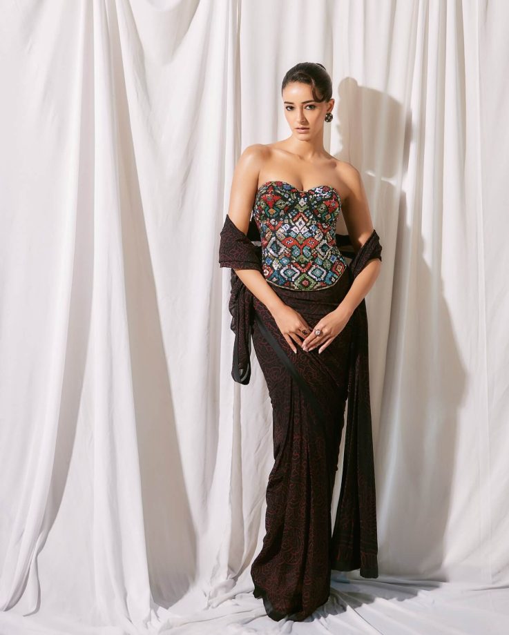 Ananya Panday Blends Tradition and Modernity in an Off-Shoulder Ensemble 973743