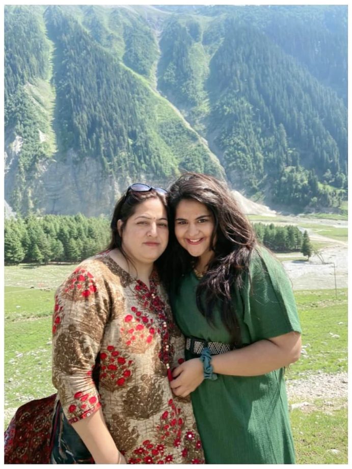 Anupamaa's Ishita Dixit Pens Emotional Birthday Wish For Her Mom, Promises To Uphold Her Upbringing 974422