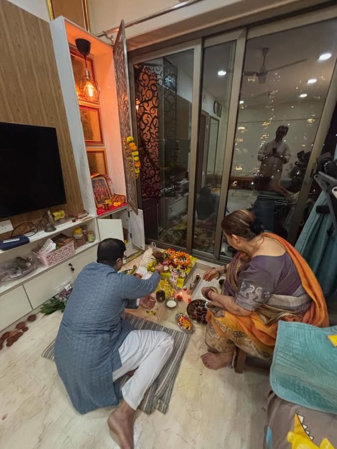 Arunabh Kumar Pens a Heartfelt Note this Diwali as he Celebrates with family and his Daughter who made her First Rangoli! 973515