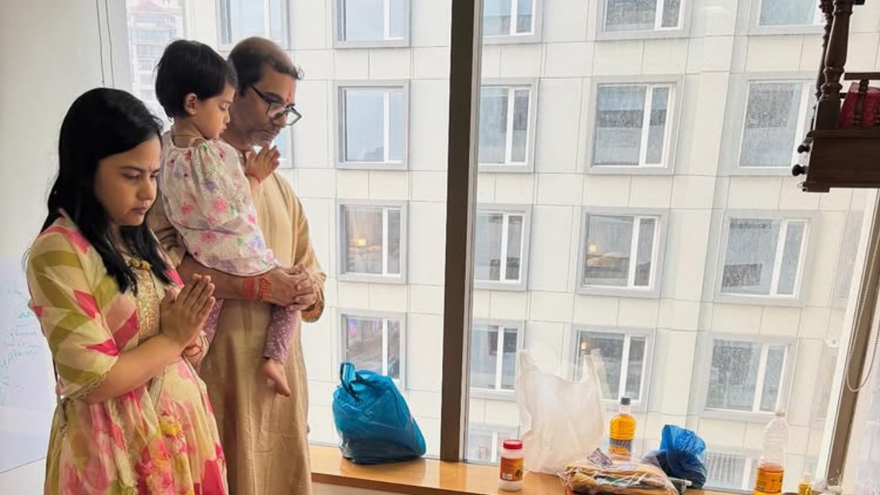 Arunabh Kumar Pens a Heartfelt Note this Diwali as he Celebrates with family and his Daughter who made her First Rangoli! 973518