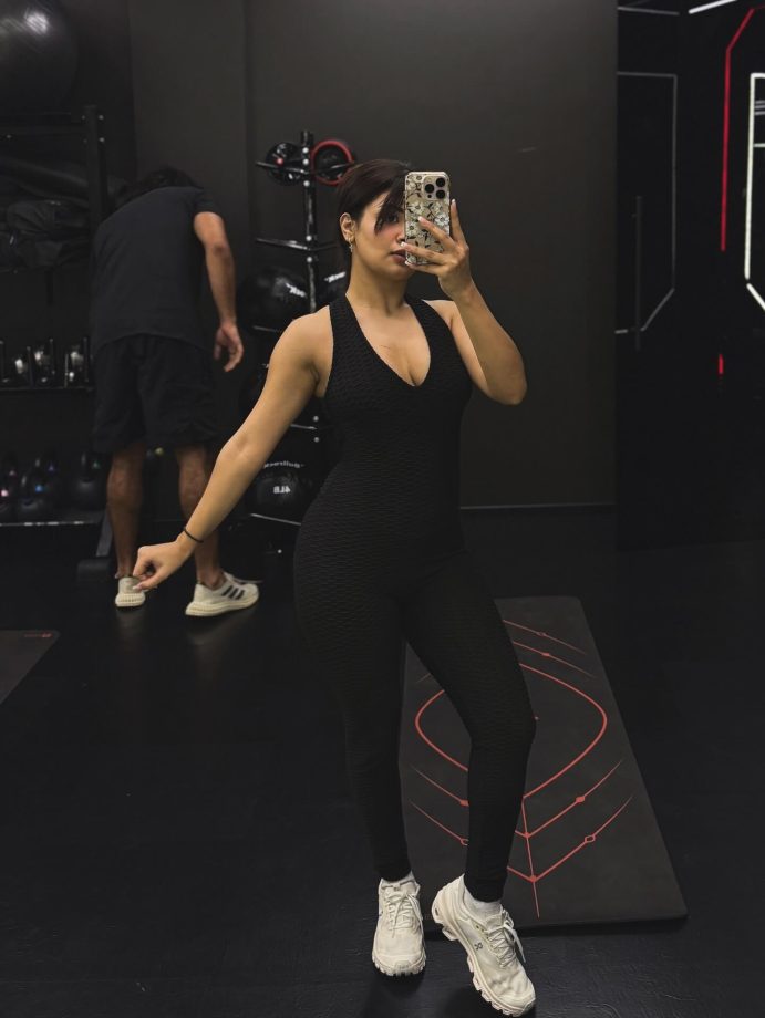 Avneet Kaur Redefines Gym Glam in a Daring Bodysuit Look 972235