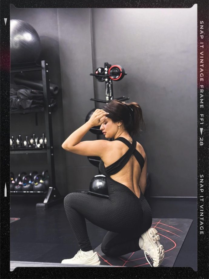 Avneet Kaur Redefines Gym Glam in a Daring Bodysuit Look 972226