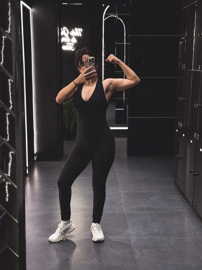 Avneet Kaur Redefines Gym Glam in a Daring Bodysuit Look 972229