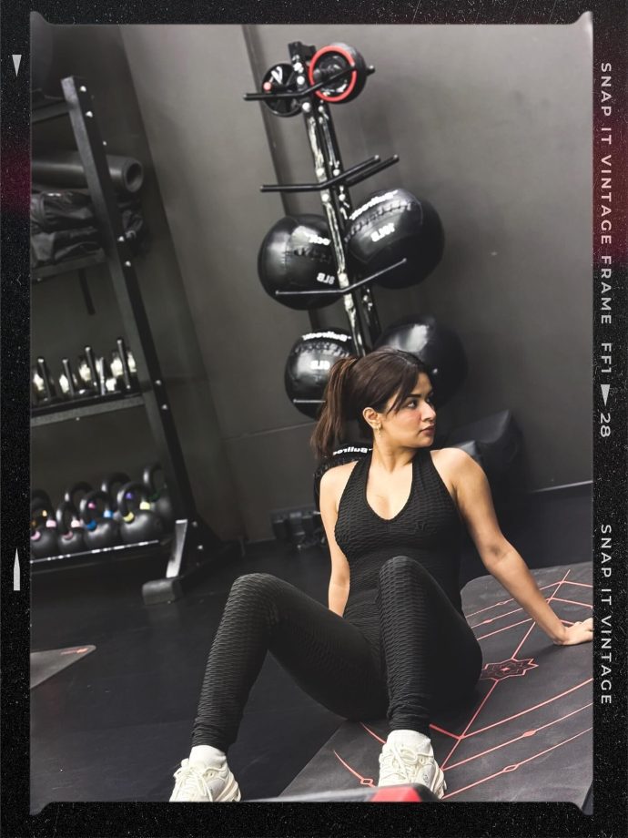 Avneet Kaur Redefines Gym Glam in a Daring Bodysuit Look 972230