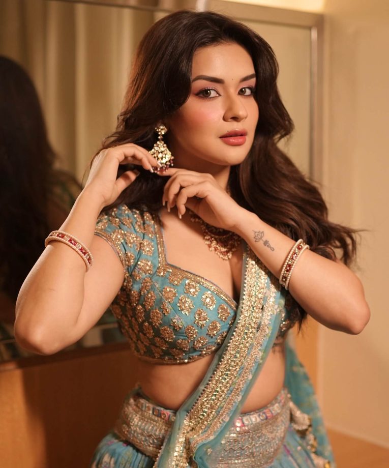 Avneet Kaur’s Enchanting Ethnic Elegance 973692