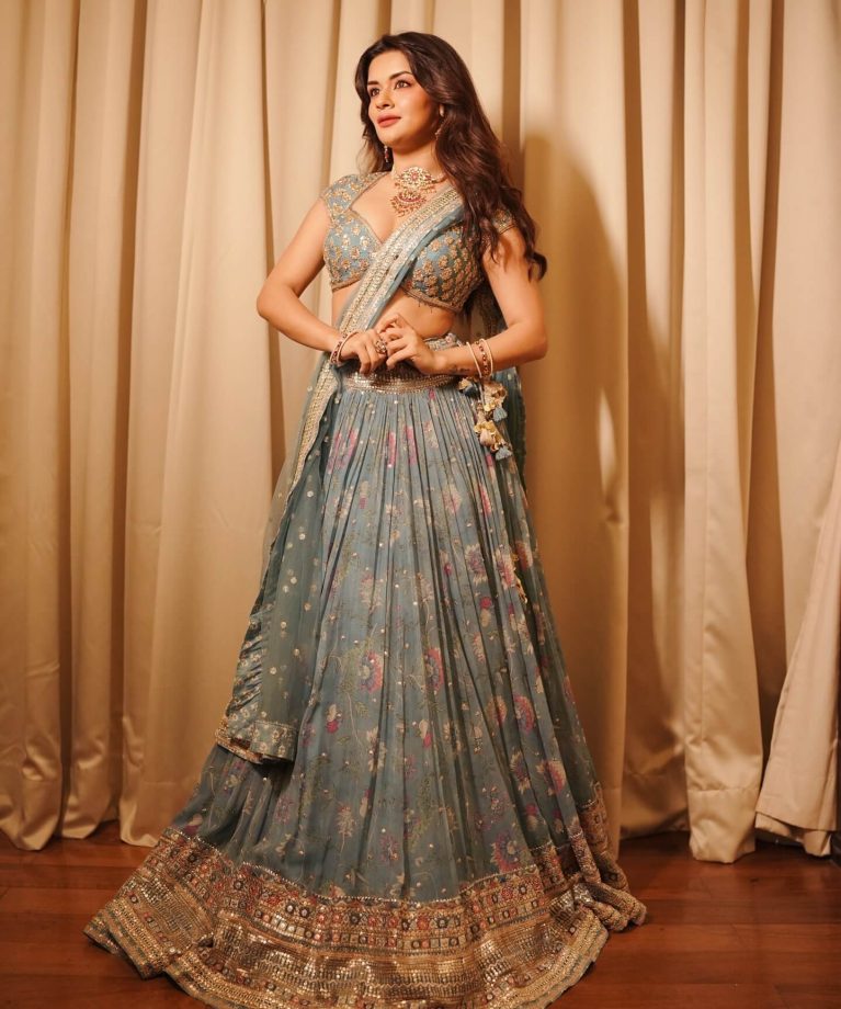 Avneet Kaur’s Enchanting Ethnic Elegance 973694