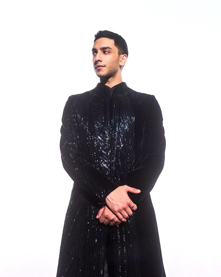 Black is the New Gold: Take Cues from B-Town Heartthrobs Shahid Kapoor, Aaman Devgan, Vedang Raina & Rohit Saraf this Festive Season 972595