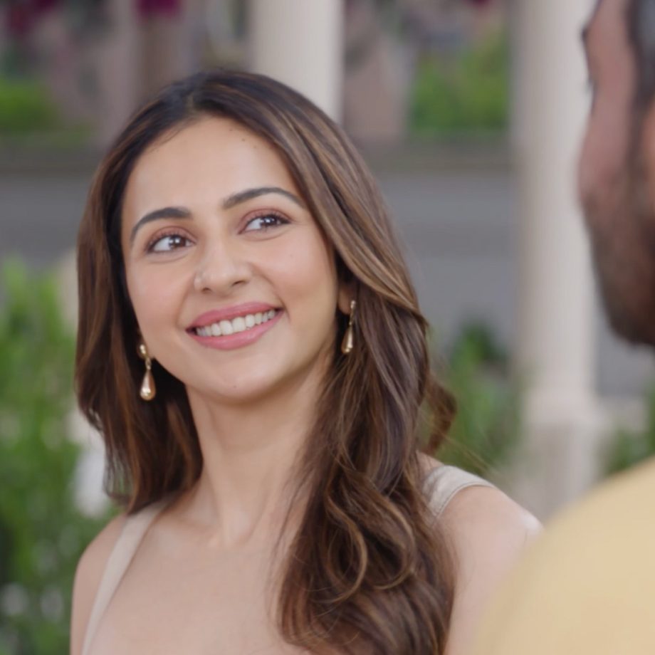 Fans Go Gaga Over Rakul Preet Singh’s Ayesha and Her Crackling Chemistry with Ajay Devgn in De De Pyaar De 2 Trailer 972525