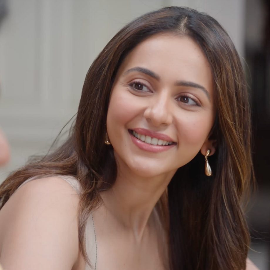 Fans Go Gaga Over Rakul Preet Singh’s Ayesha and Her Crackling Chemistry with Ajay Devgn in De De Pyaar De 2 Trailer 972523