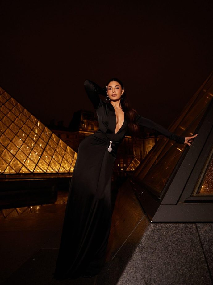 Jacqueline Fernandez Channels Old-Hollywood Glamour in Black Gown 972376