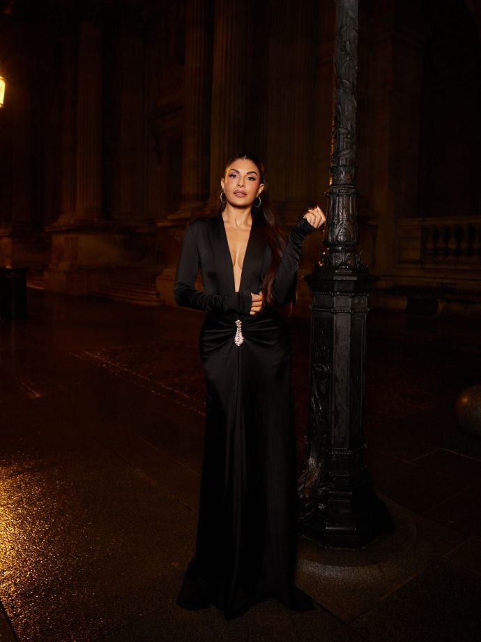 Jacqueline Fernandez Channels Old-Hollywood Glamour in Black Gown 972378