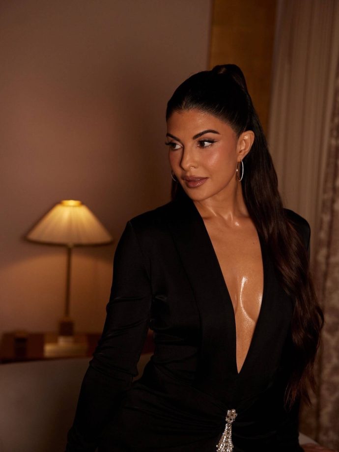 Jacqueline Fernandez Channels Old-Hollywood Glamour in Black Gown 972371