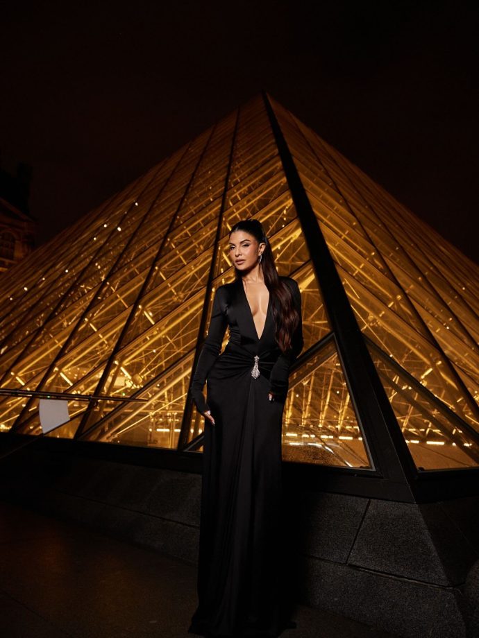 Jacqueline Fernandez Channels Old-Hollywood Glamour in Black Gown 972374