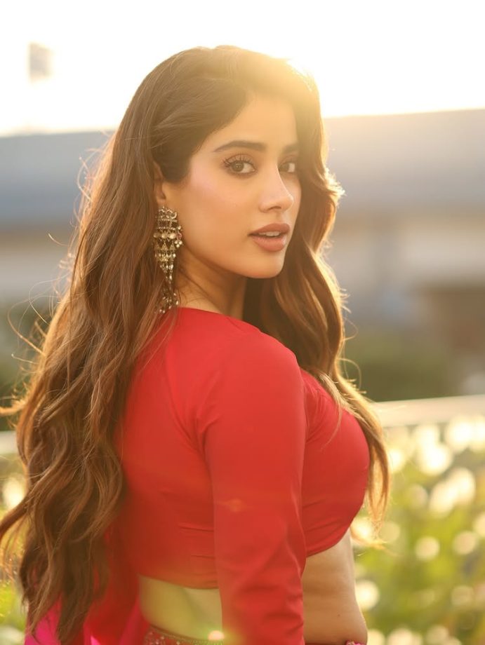 Janhvi Kapoor’s Festive Glamour 971155