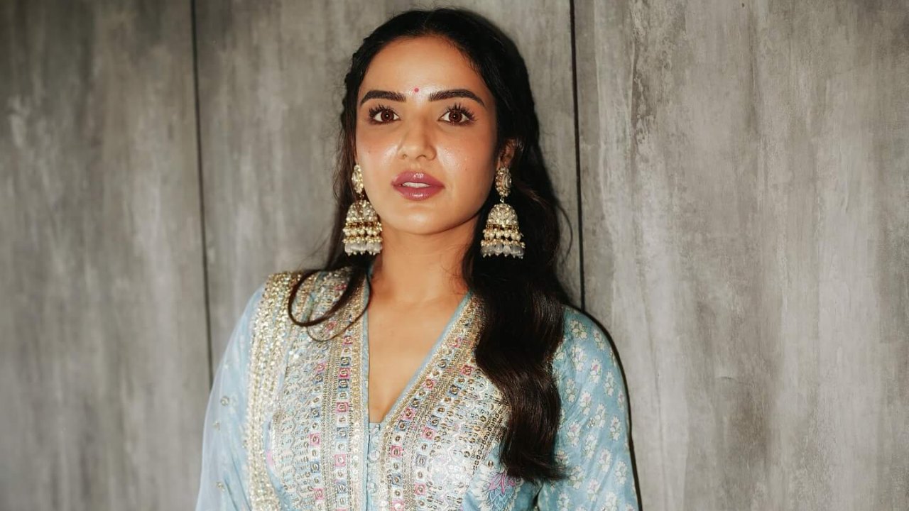 Jasmin Bhasin’s Ethereal Traditional Look Sets a New Benchmark 972189
